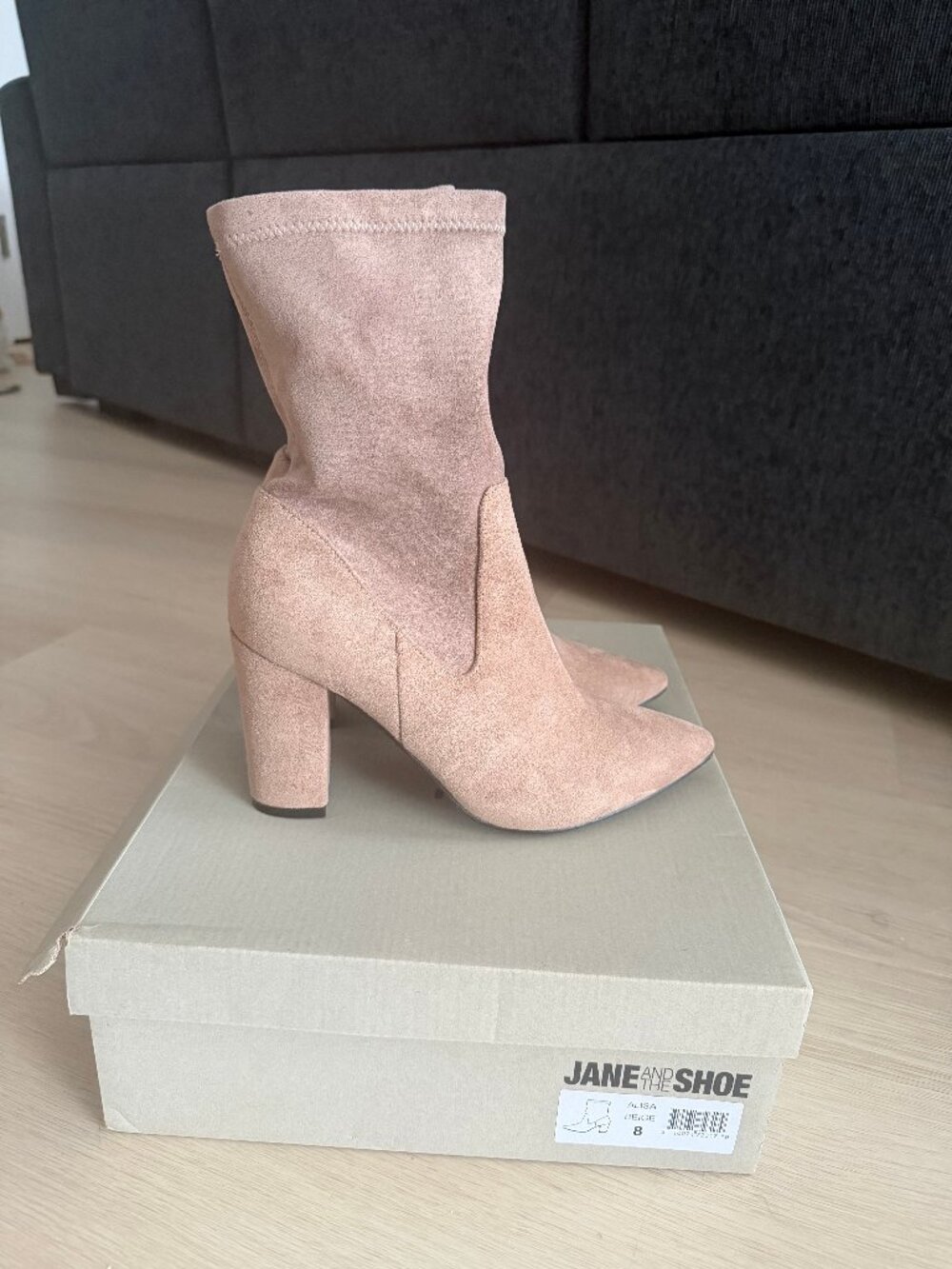 NWT Jane and the Shoe Alisa Beige Ankle Boots Size 8